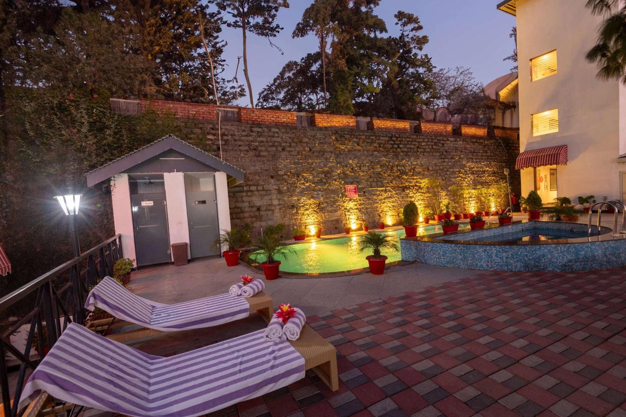 Ramada By Wyndham Kasauli Hotel Luaran gambar